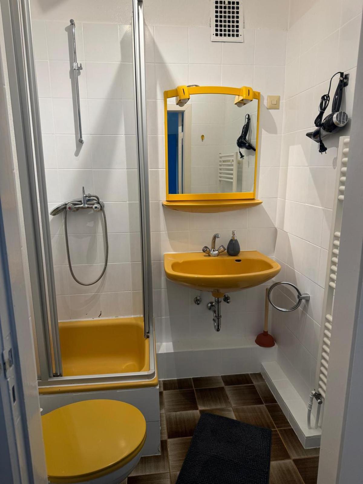 Quartier 7 - Zentral Gelegene Ferienwohnung Mit Stadtblick ブレーマーハーフェン エクステリア 写真